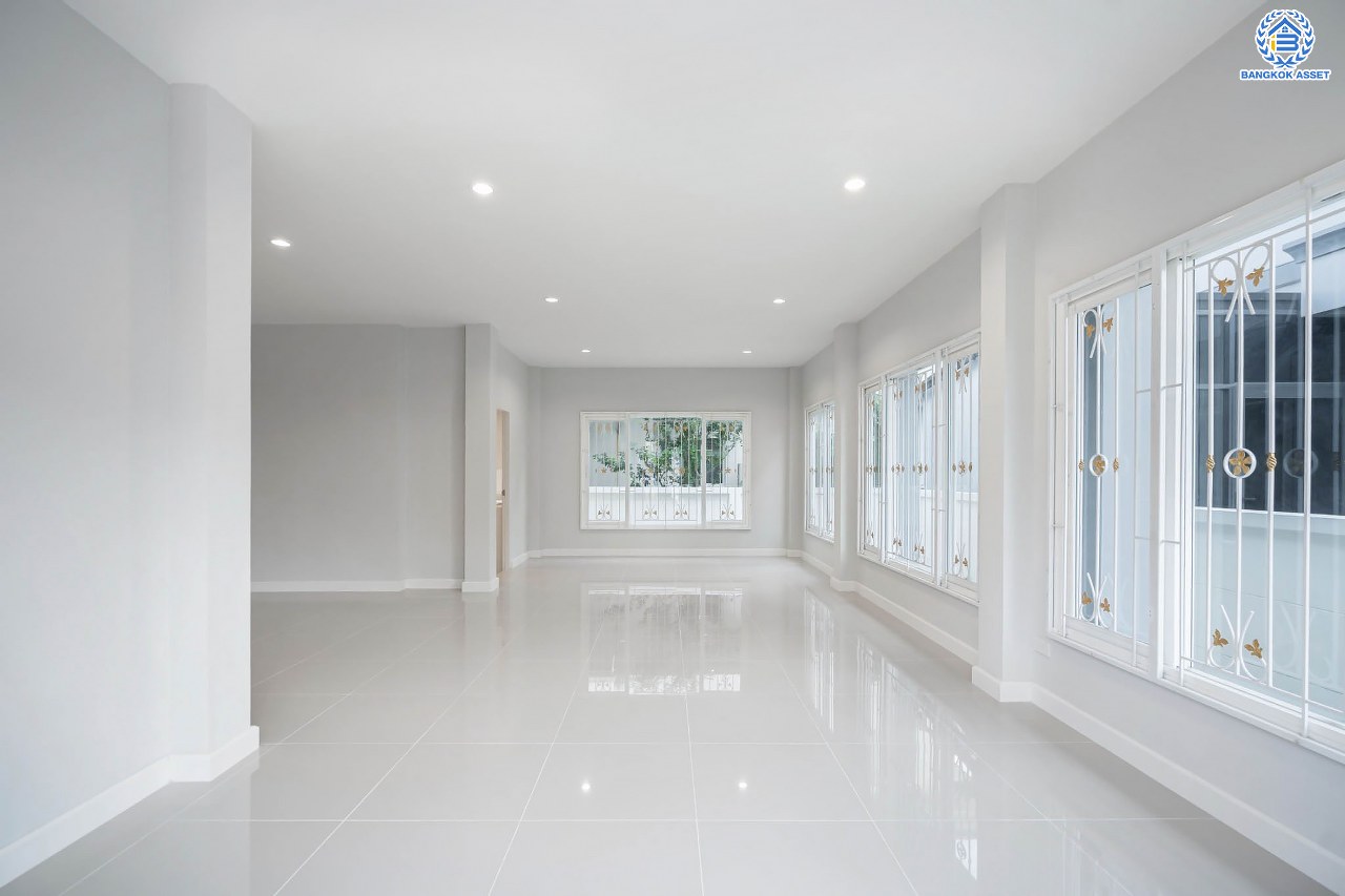 บ้านมือสองตกแต่งใหม่ โครงการ เพอร์เฟคเพลส ราชพฤกษ์ บ้านเดี่ยว จากแบรนด์ Property Perfect เนื้อที่ 56.2 ตร.ว. ฟังก์ชัน 3 ห้องนอน 3 ห้องน้ำ  1 ห้องอเนกประสงค์ จอดรถได้ 2 คัน กับทำเลโซนเมือง ที่เชื่อมต่อหลากหลายเส้นทาง หน้าโครงการติดถ.ราชพฤกษ์ ใกล้รถไฟฟ้าสถานี "บางรักน้อยท่าอิฐ"